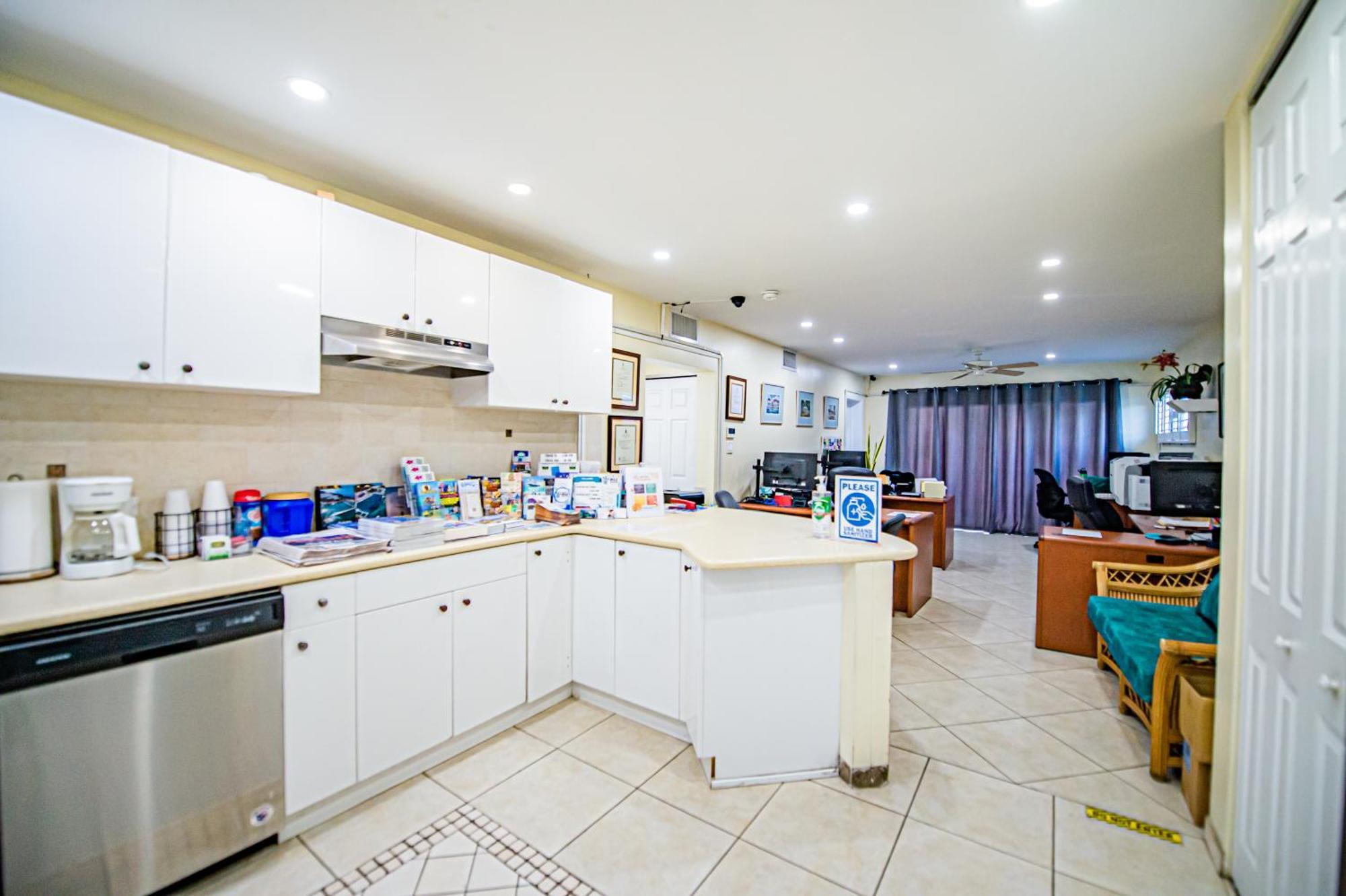 Seven Mile Beach Resort จอร์จทาวน์ ภายนอก รูปภาพ
